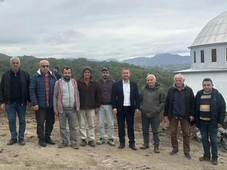 Beldemiz Şahali Mahallesi Camii Avlusu ve Çevre Düzenleme Çalışmaları Devam Ediyor.