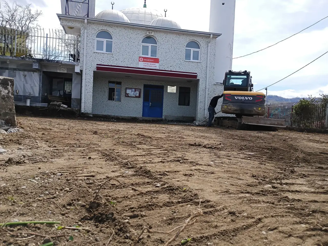 Beldemiz Şahali Mahallesi Camii Avlusu ve Çevre Düzenleme Çalışmaları Başladı…
